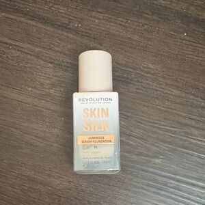 Revolution Skin Silk Serum Foundation in f6